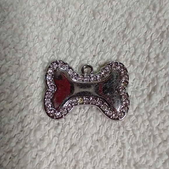 Silvertone dog bone crystal pendant - Picture 3 of 3